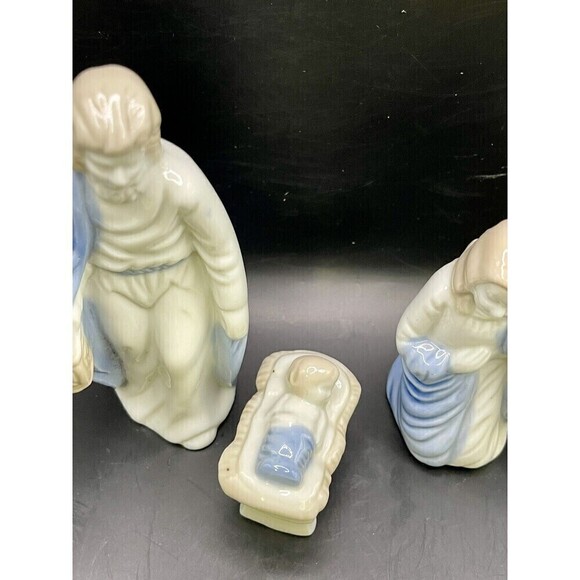 Vintage NATIVITY HOLY FAMILY Joseph,Mary,Baby Jesus Set in Blue and White Taiwan - Picture 6 of 6
